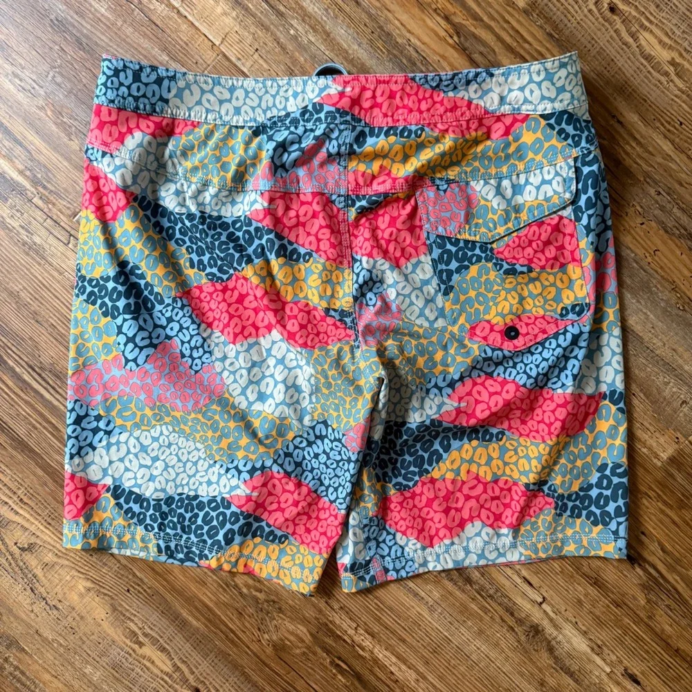 SAXX Betawave 2N1 Boardie Mens 36 Multi Color Leopard Board Shorts 19
